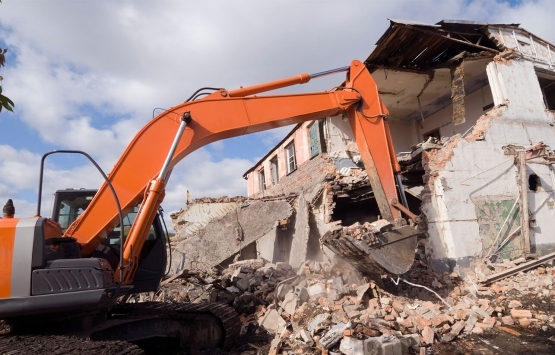 Bağcılar da kaldırım çöktü, iki bina tahliye edildi!