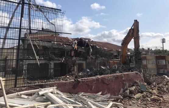 Fatih’te önlemsiz yıkım mahalleliyi korkuttu!