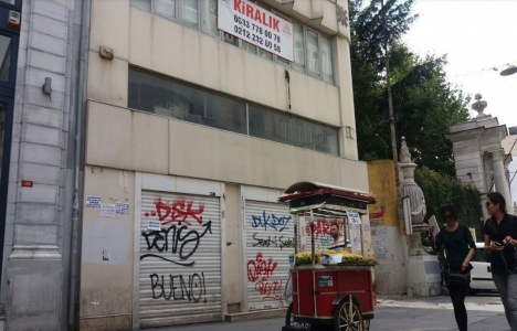 Esnaf, İstiklal Caddesi ni boşaltıyor!