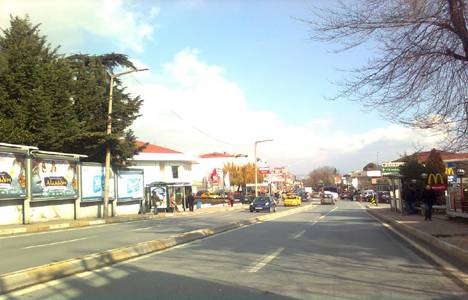 İstanbul Etiler'de yol çöktü!