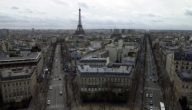 Paris teki evsizler sokaklarda yaşam mücadelesi veriyor!
