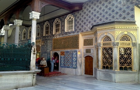 Eyüp Sultan Türbesi'nde 7 bin 678 adet Anikya İznik Çini bulunuyor!