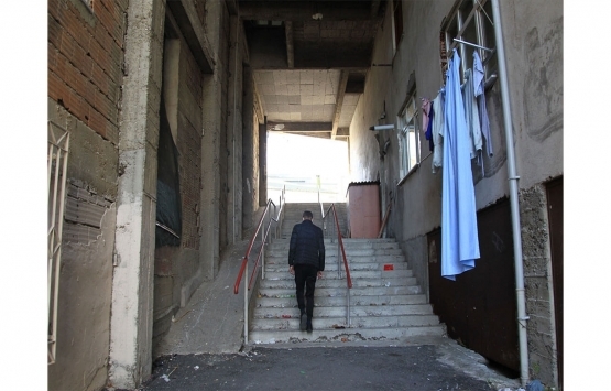 Samsun da 5 katlı binanın altından geçen sokak görenleri hayrete düşürüyor!