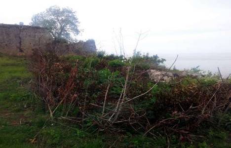 Trabzon Akçakale Kalesi bahçe olarak kullanılıyor!