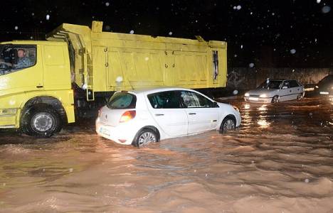 Zonguldak'ta sağnak yağış nedeni ile heyelan meydana geldi!