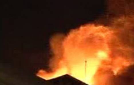 Adana'da bir giyim mağazasında yangın çıktı!