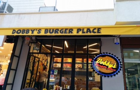 Dobby’s Burger Place’in yeni şubesi 42 Shops’ta!
