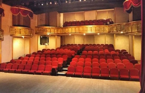 Şevket Çoruh evlerini satıp tiyatroya yatırdı!