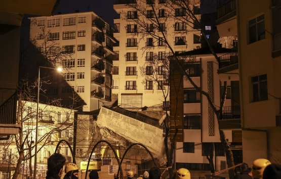 Çankaya da çökme tehlikesi olan bina makaslanarak yıkılacak!