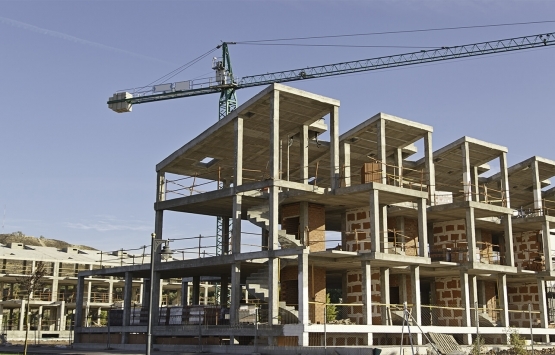 İnşaatı bitiremeyen müteahhite dava açılabilir mi?