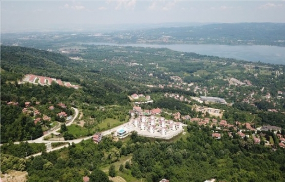 Sapanca'da ormanlık alana villa köy!