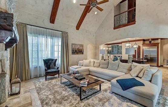 Selena Gomez Teksas’taki evinin fiyatını 3 milyon dolara düşürdü!