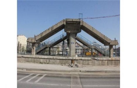 Kocaeli'deki eski üst geçit yıkılıyor!