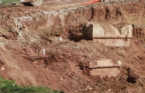 İzmit te bina inşaatı kazısında Roma mezarı bulundu!