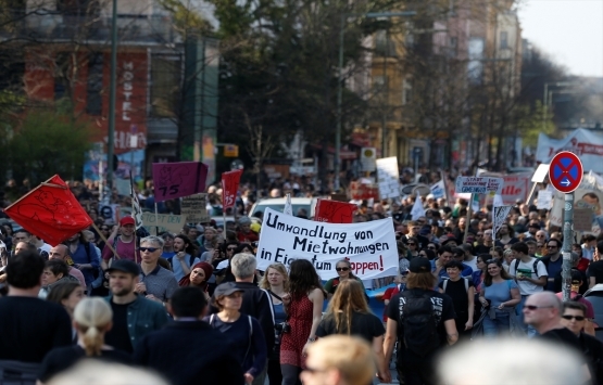 Almanya da konut kiralarındaki artış protesto edildi!