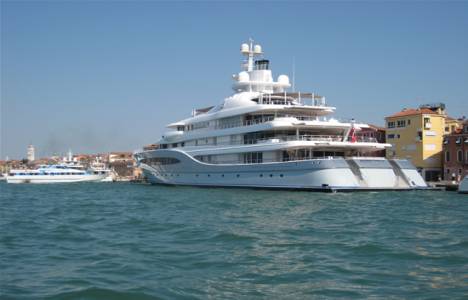 Dünyanın en büyük 100 yatı arasında gösterilen Pegasus Marmaris'e yanaştı!