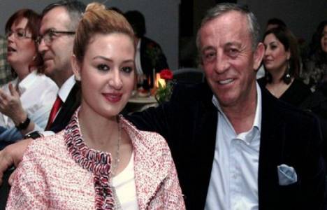 Ali Ağaoğlu sevgilisi Petek Ertüre'ye 600 bin liralık yüzük hediye etti!