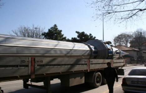 Tarihi camiye depremden sonra eklenen minare söküldü !