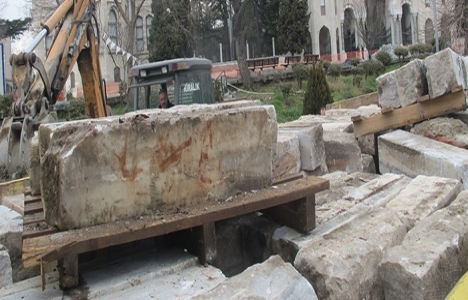Beyazıt Meydanı'ndaki mermer bloklar ne oldu?