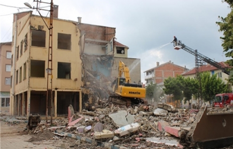 Yalova'da riskli yapılar yıkılıyor!