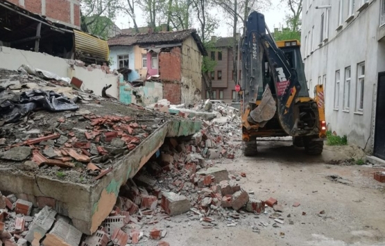 İnegöl deki metruk 2 bina yıkıldı!