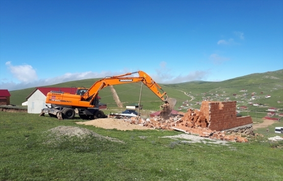 Gümüşhane yaylalarındaki kaçak yapılar yıkılıyor!