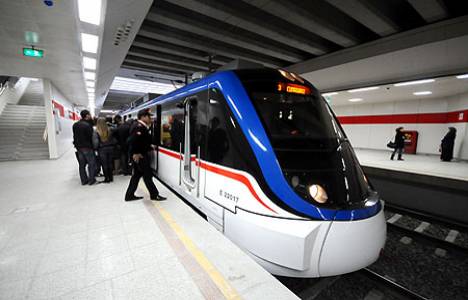 İZBAN 200 milyonuncu yolcusunu çiçekle karşıladı!