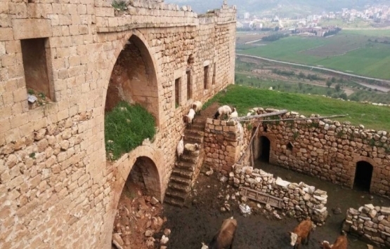 Mardin Artuklu'daki eski ev çöktü!