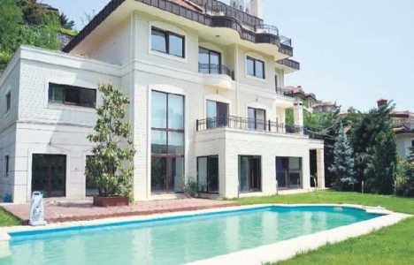 Demet Akalın dan Acarkent Sitesi şikayeti!