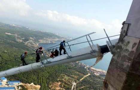 Yavuz Sultan Selim Köprüsü nü 11 endüstriyel dağcı ışıklandırıyor!