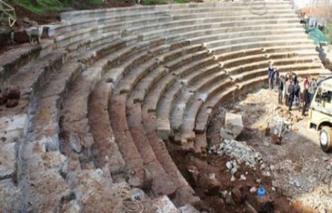Roma döneminden kalan antik tiyatroların hali içler acısı!