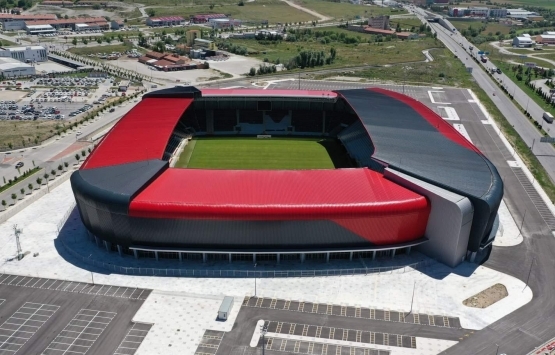 Tuncay Yılmaz dan Çorum Belediyesi nin yaptırdığı stata tepki!