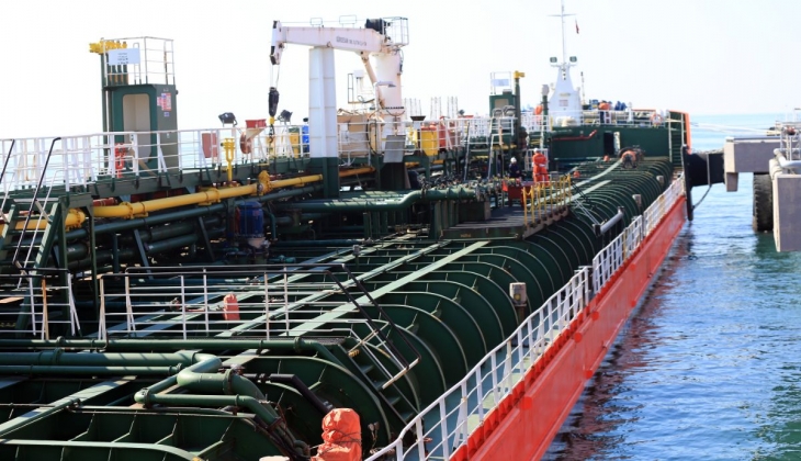 Rusya dan Mersin e gelen ayçiçeği yağında sevkiyat başladı