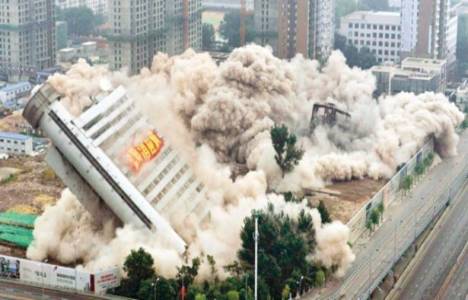 Çin'de bulunan meteoroloji binası yıkıldı!