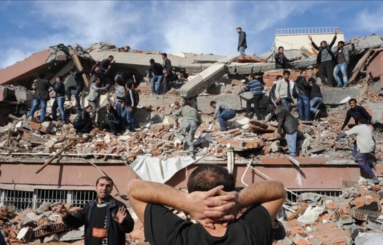 Van Başkale de evleri yıkılan depremzedelerden yeni ev talebi!