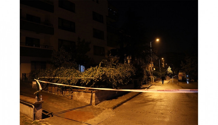 Başkentte istinat duvarı çöktü!  4 apartman ve 1 gecekondu tahliye edildi!