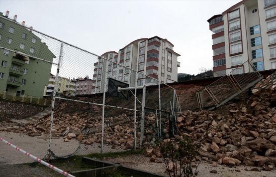 Tokat'ta sitenin istinat duvarı çöktü!