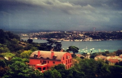 İşte ünlülerin deniz manzaralı evleri!