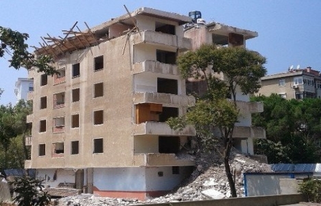 Kadıköy Kozyatağı'nda 6 katlı bina yıkıldı!