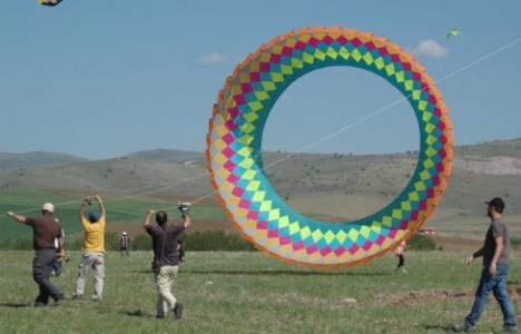 Gölbaşı Belediyesi Uçurtma Şenliği TOKİ Konutları'nda gerçekleştirilecek! 