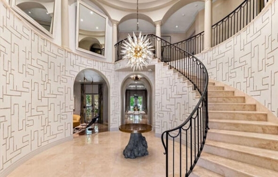 Kaley Cuoco Los Angeles taki evini satıyor!