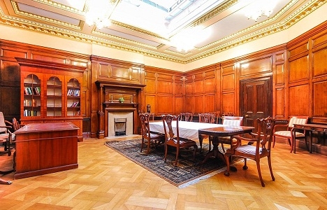 İşte Londra da 102 milyon TL ye emlak sitesinde satılan malikane!