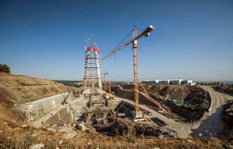 Köprü ve otoyolda 1 milyon kilo dinamit patlatıldı!