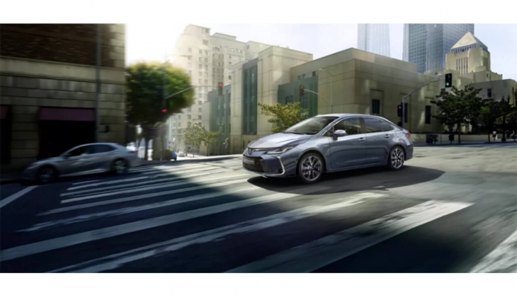 Toyota nın en çok satılan modeli Corolla nın fiyatlarına inanamayacaksınız! Toyota Corolla fiyat listesi 4 Haziran 2022!