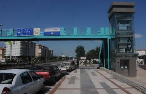 Manisa'da üstgeçitlere yapılan asansörler hizmete açıldı!