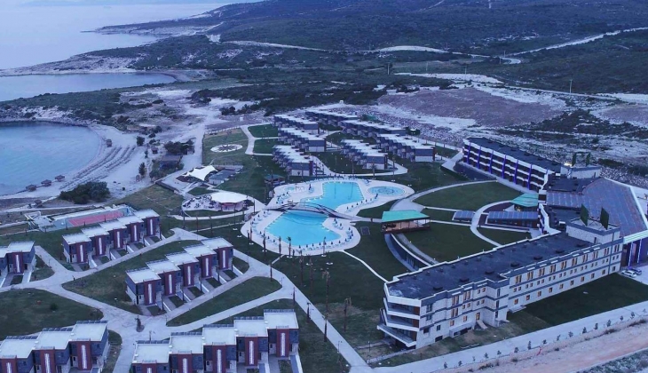 Eski Bakan Mehmet Ali Yılmaz ın Çeşme deki oteli 250 milyon euroya satılıyor!