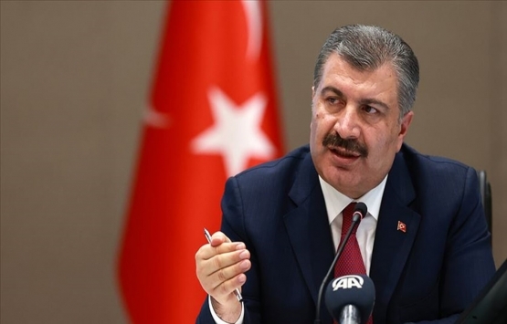 Fahrettin Koca müjdeli haberi verdi: Sağlık çalışanlarına zam geliyor!