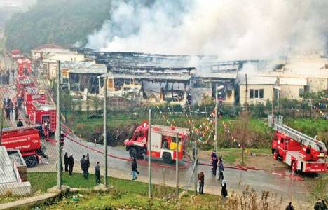 Beykoz'da Sosyete Çarşısı yandı!