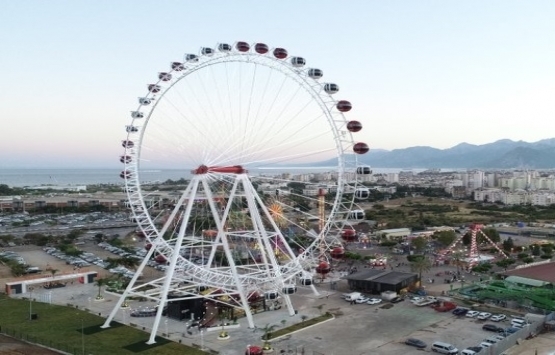 Türkiye'nin en büyük dönme dolabı Antalya'da!
