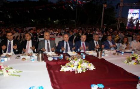 Kadir Topbaş, Taksim Meydanı’ndaki iftarda vatandaşlarla buluştu!